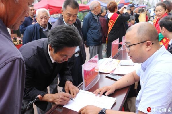 共兴镇:公开大接访 化民怨解民忧