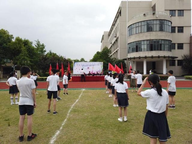 风华中学牵手下城区足协,嘉年华让足球场又热闹起来了