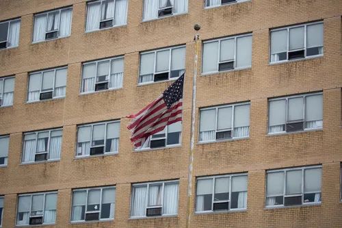 美国三分之一新冠死亡病例竟来自同一种地方