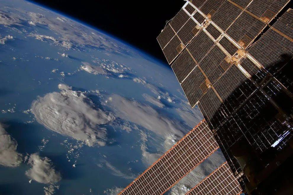 地球之美 三次飞向太空的俄罗斯宇航员分享从太空拍摄的地球照片