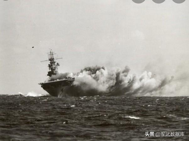 网上一直流传美军用了25天才炸毁自己的一艘退役航母,可信吗?