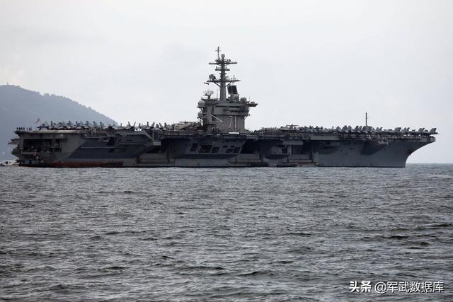 网上一直流传美军用了25天才炸毁自己的一艘退役航母,可信吗?