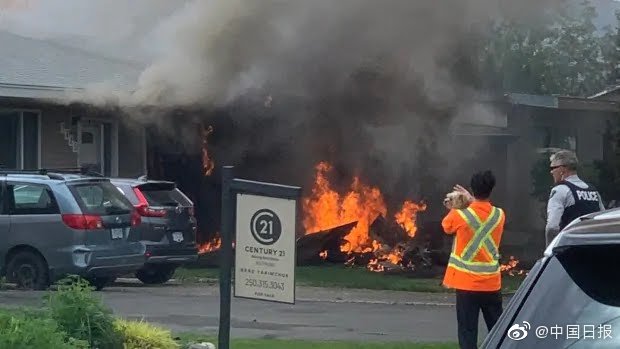 一架加拿大空军“雪鸟”飞行表演队飞机坠毁