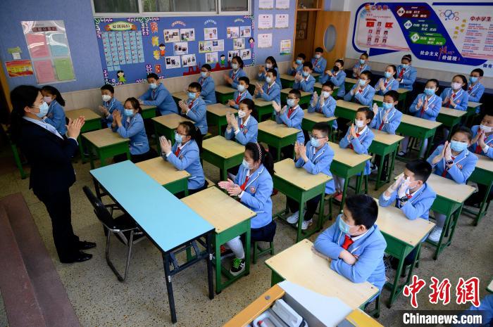 学校是人群密集场所,山西省疫情防控工作领导小组要求,要周密闭环做好疫情防控。 韦亮 摄