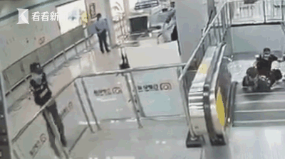 仅用5秒！地铁内老人乘扶梯摔倒 他毫不犹豫纵身一跃...