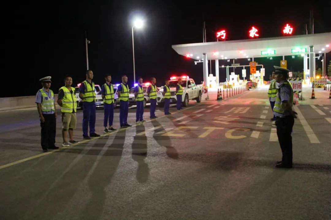 巧家地震发生后各方救援力量“挺”进灾区 巧家政法部门第一时间参与救灾工作休闲区蓝鸢梦想 - Www.slyday.coM 巧家地震发生后各方救援力量“挺”进灾区 巧家政法部门第一时间参与救灾工作休闲区蓝鸢梦想 - Www.slyday.coM