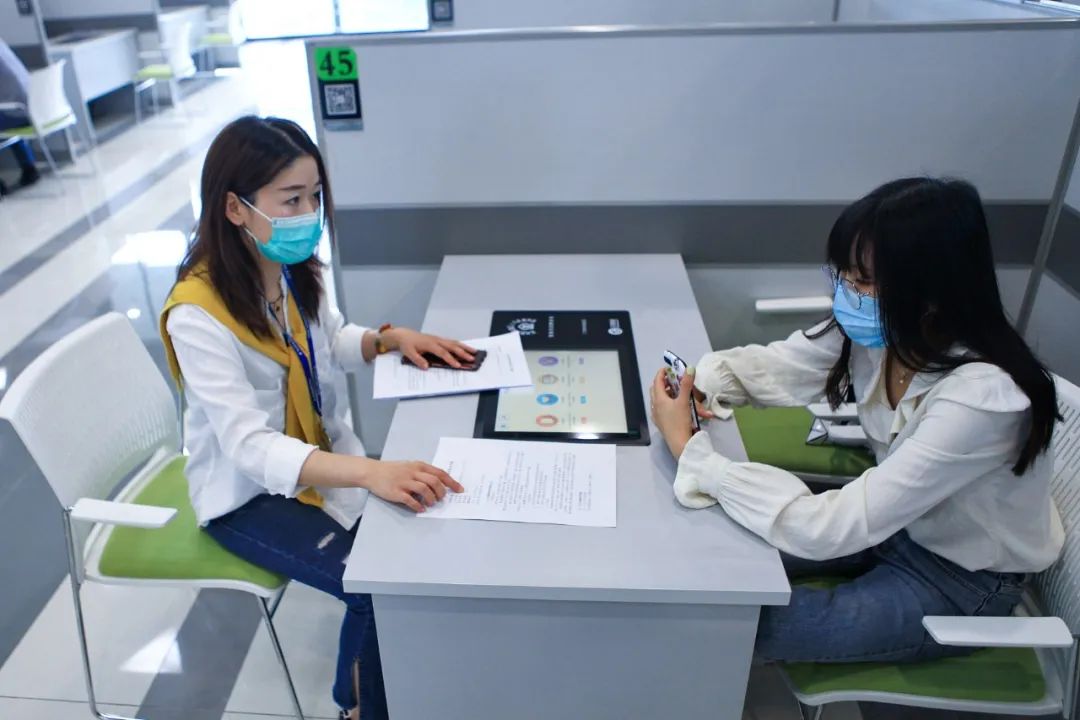 咖啡馆招聘职位 f39e-itvqcca5574696.jpg