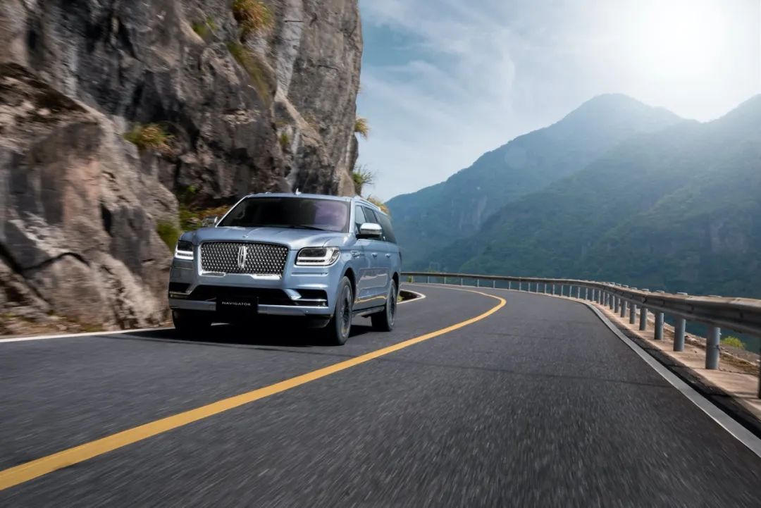 超大超有面子,开上这台新款SUV,完全是俯视BBA的姿态