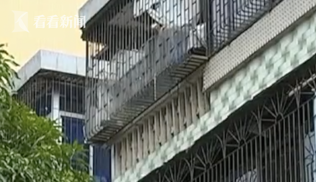 八旬老人频繁高空抛物还不承认 这次被拍到实况