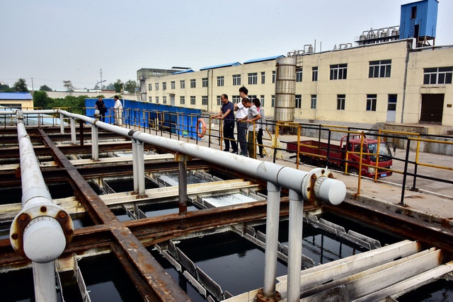 打赢疫情防控阻击战,供水、废料处置、污水处置等环境企业施展了不行或缺的主要感化。拍照/章轲