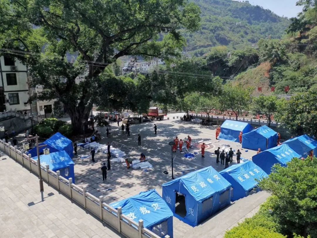 巧家地震发生后各方救援力量“挺”进灾区 巧家政法部门第一时间参与救灾工作休闲区蓝鸢梦想 - Www.slyday.coM 巧家地震发生后各方救援力量“挺”进灾区 巧家政法部门第一时间参与救灾工作休闲区蓝鸢梦想 - Www.slyday.coM