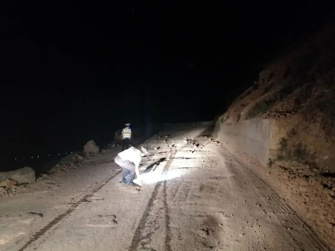 巧家地震发生后各方救援力量“挺”进灾区 巧家政法部门第一时间参与救灾工作休闲区蓝鸢梦想 - Www.slyday.coM 巧家地震发生后各方救援力量“挺”进灾区 巧家政法部门第一时间参与救灾工作休闲区蓝鸢梦想 - Www.slyday.coM