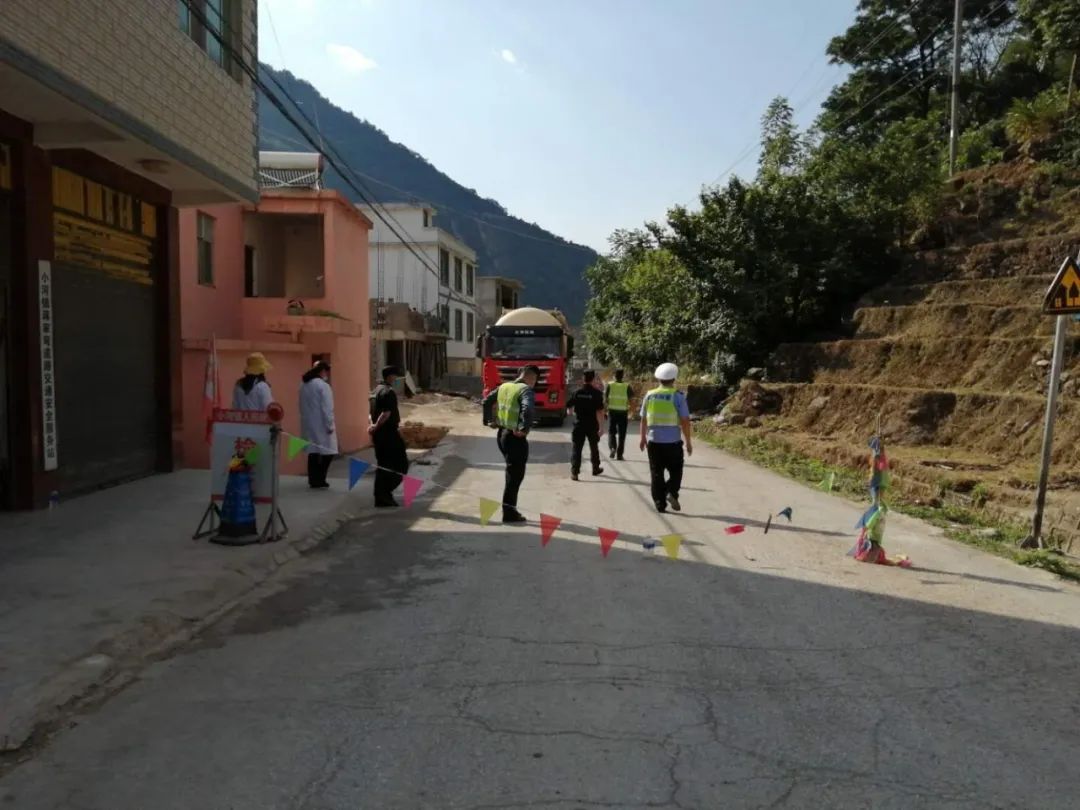 巧家地震发生后各方救援力量“挺”进灾区 巧家政法部门第一时间参与救灾工作休闲区蓝鸢梦想 - Www.slyday.coM 巧家地震发生后各方救援力量“挺”进灾区 巧家政法部门第一时间参与救灾工作休闲区蓝鸢梦想 - Www.slyday.coM