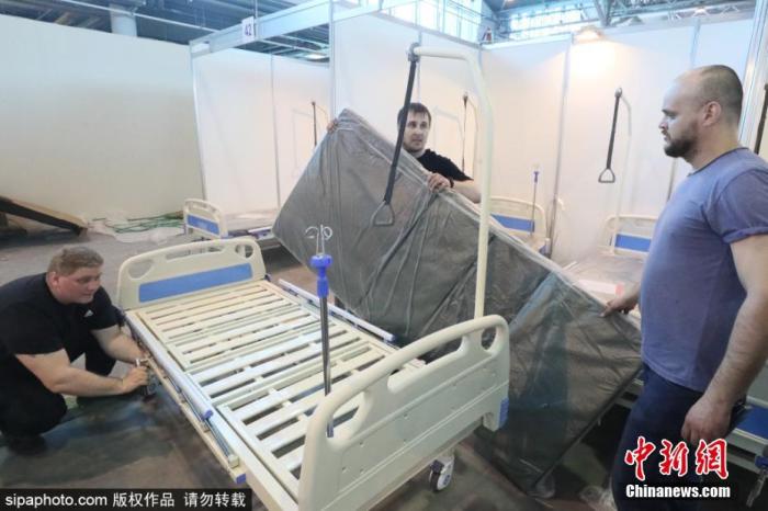 资料图:俄圣彼得堡方舱医院即将投入使用。图片来源:Sipaphoto 版权作品 禁止转载
