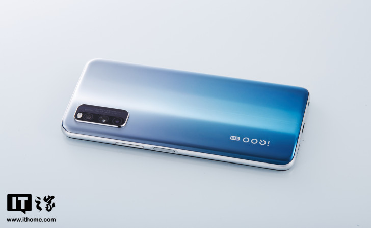 vivoiqooz1,vivoiqooz1x iqooz1首发上手全球首搭天玑1000plus哪里不一样