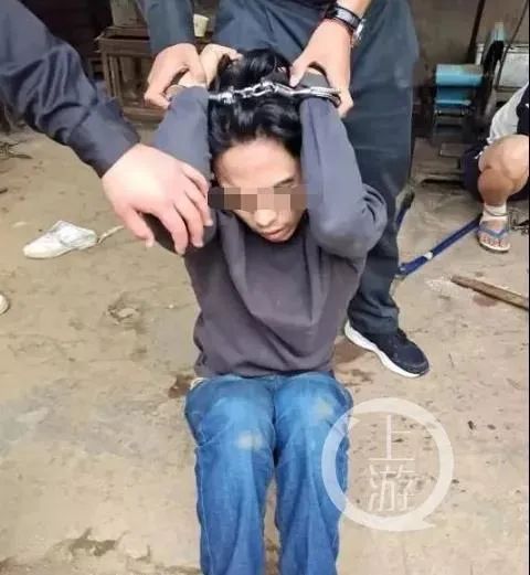 金店抢劫杀人案罪犯郑泽勇被抓捕现场。