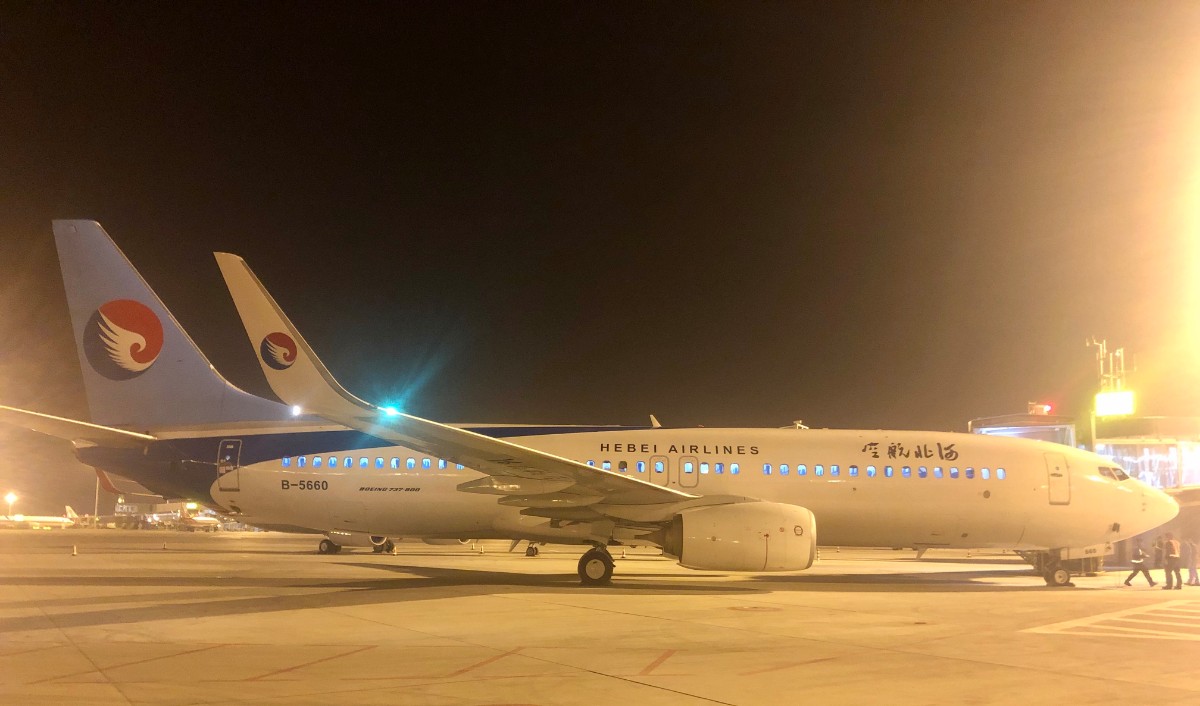 北京大兴国际机场首个"客改货"航班起飞,河北航空执行