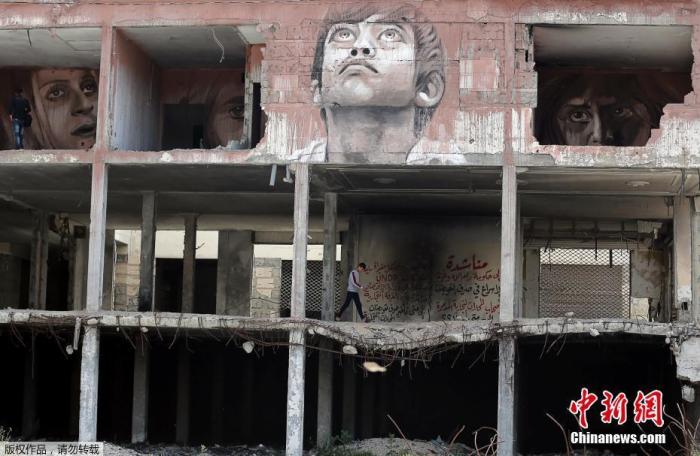  2019��4��25�գ�����˹̹������Ali Al-Jabali�ڼ�ɳ�ش�һ��������ǽ���ϣ���������ڻ���