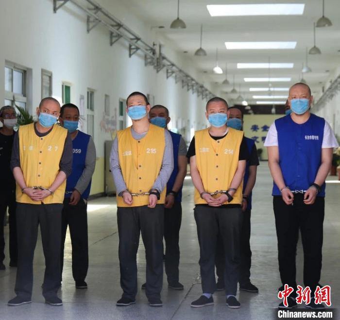长治市中级人民法院日前依法对被告人程志兵等31人涉黑案公开宣判。 山西高院供图