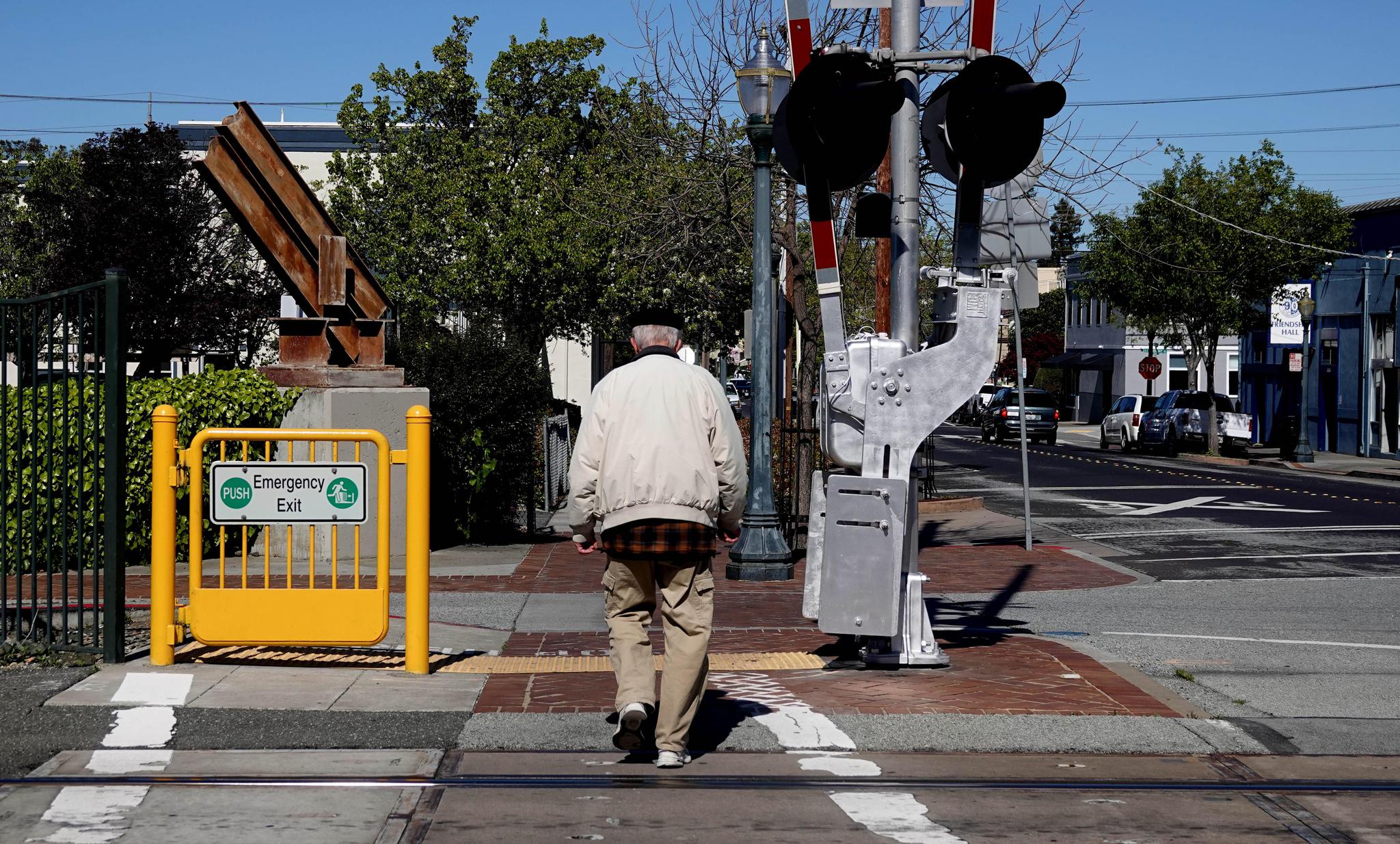 为何美国引以为傲的生而平等竟成老无所依