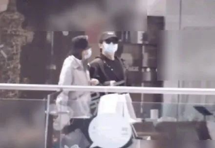 被拍多次从未回应,他俩这是直接一步到位了??