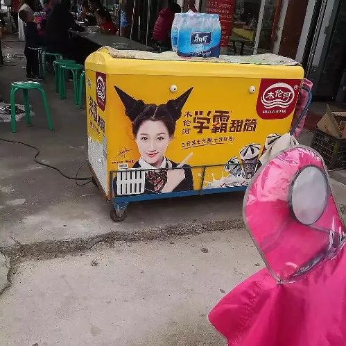 被广告代言逼成笑星的,可不止雷佳音一个