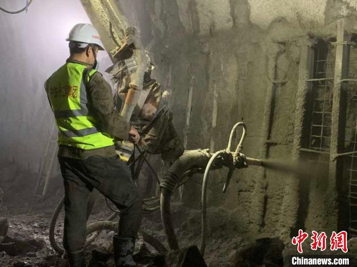 中国最东高铁建设项目难度最大、风险最高隧道贯通