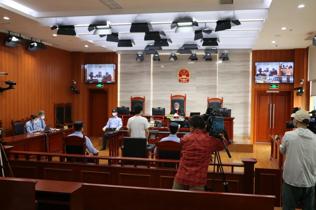 疫情期间拒戴口罩并殴打保安 男子获刑一年半！