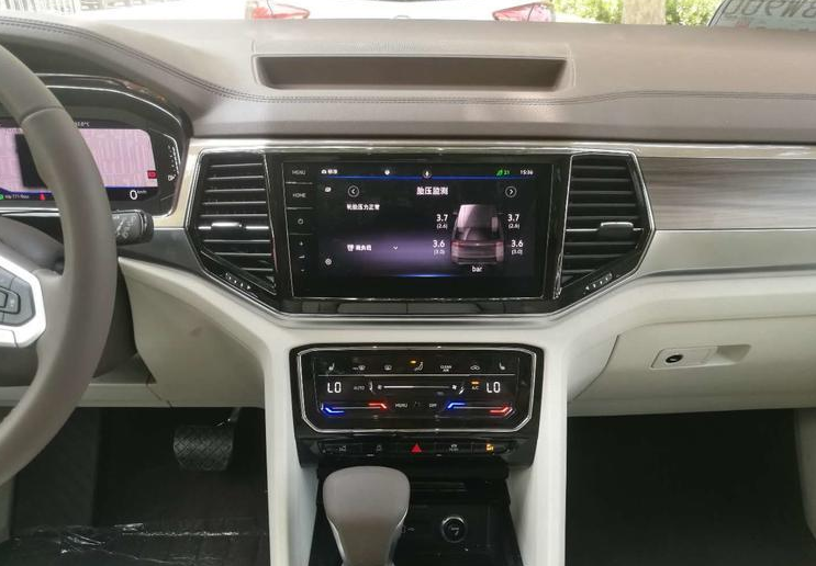 实拍大众全新MPV车型!和GL8谁更实用?