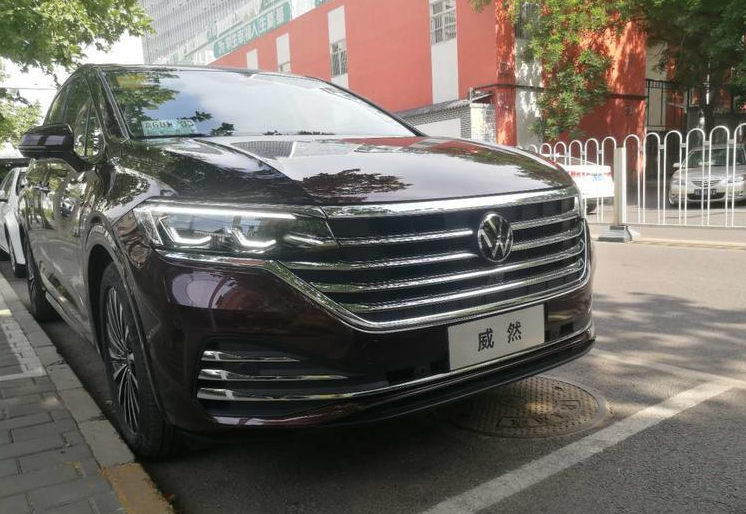 实拍大众全新MPV车型!和GL8谁更实用?