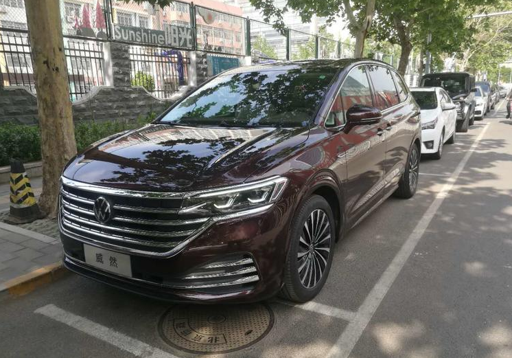 实拍大众全新MPV车型!和GL8谁更实用?