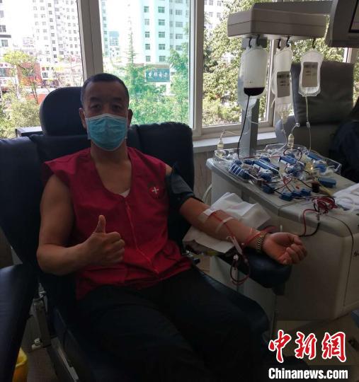 25年来,武显明走遍了长治市各个县区,目前累计参加无偿献血等志愿者服务5500多小时。 武显明供图
