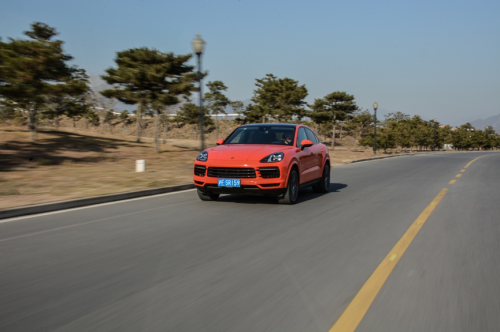 保时捷这次很含蓄:试驾Cayenne Coupe 3.0T