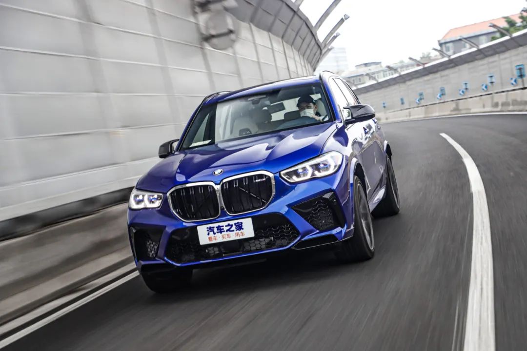 双涡轮+8AT+激光大灯,中大型SUV,新款比老款还便宜25万!