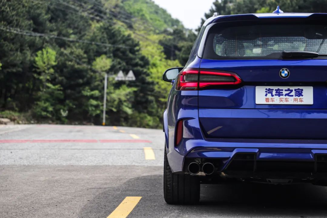 双涡轮+8AT+激光大灯,中大型SUV,新款比老款还便宜25万!