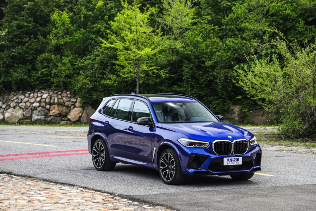 双涡轮+8AT+激光大灯,中大型SUV,新款比老款还便宜25万!