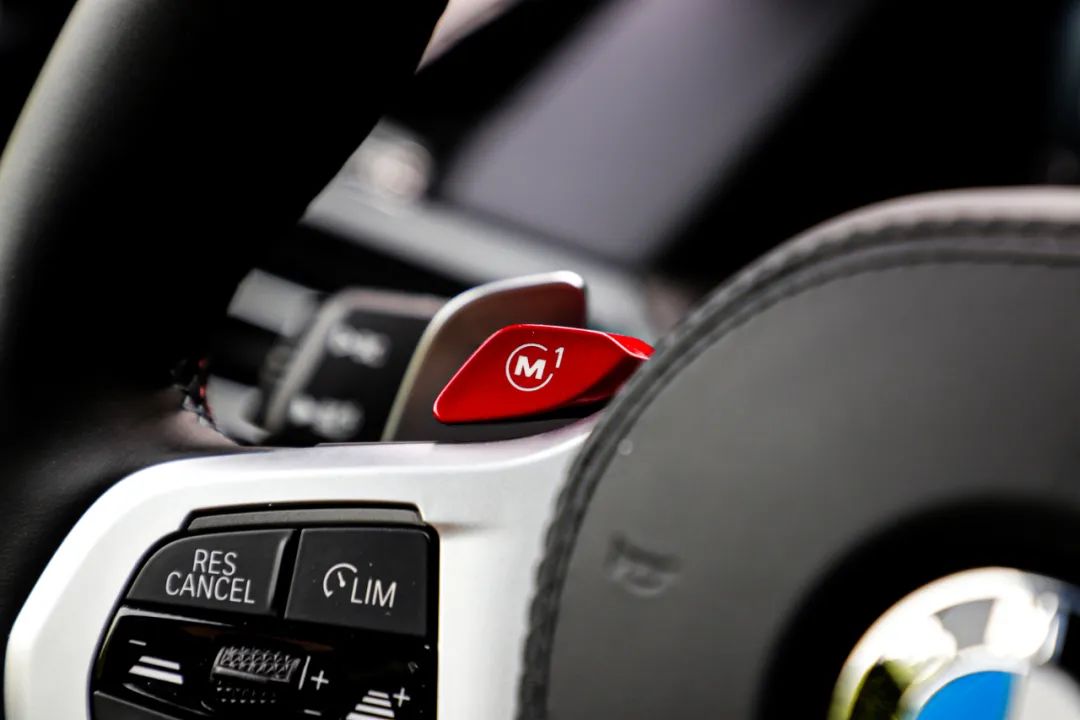 双涡轮+8AT+激光大灯,中大型SUV,新款比老款还便宜25万!