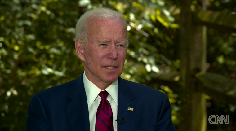 拜登：特朗普是＂绝对的蠢货＂ 不戴口罩是＂装