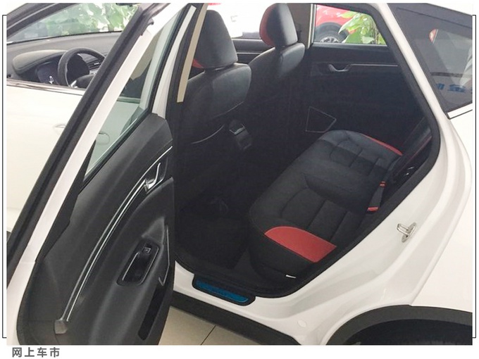 吉利新款帝豪GS到店实拍!配1.5T国六引擎,这外观又是大卖的节奏