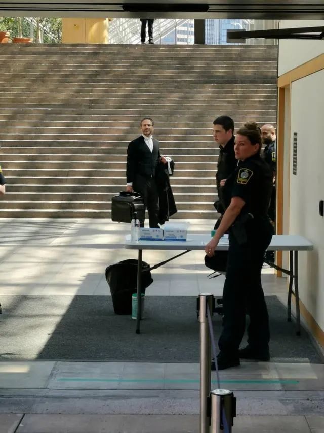 判决不利，无法回家，孟晚舟在现场微笑直面