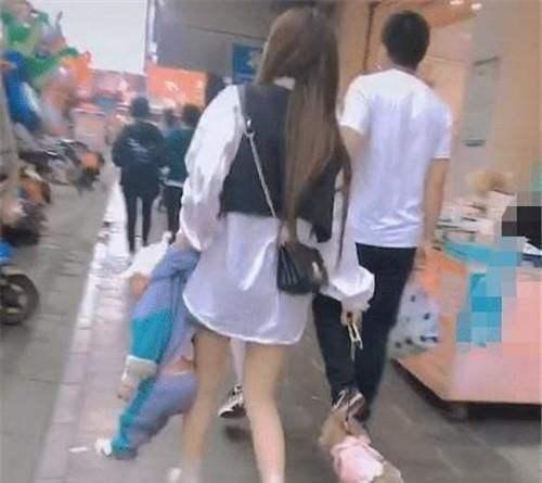 95后妈咪带娃风格别具一格:“生个孩子不拿来玩,那将毫无意义”