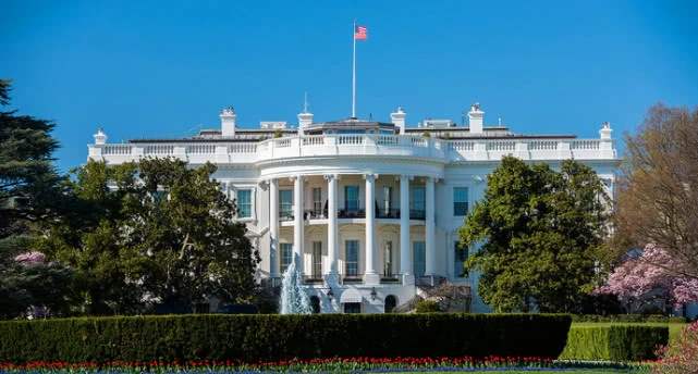 白宫推迟发布年中经济预测，美媒：担心数据惨