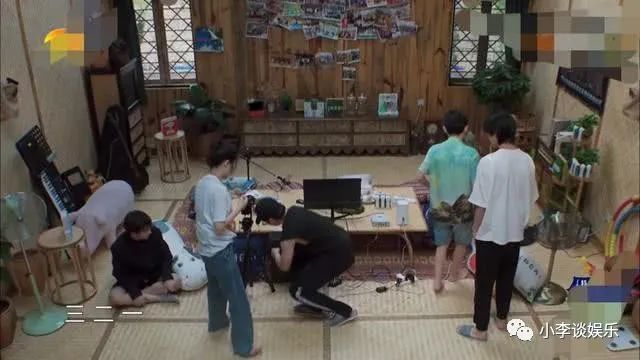 来蘑菇屋送暖心礼物,只顾闷头干活,不点菜的薇娅有多招人喜欢?
