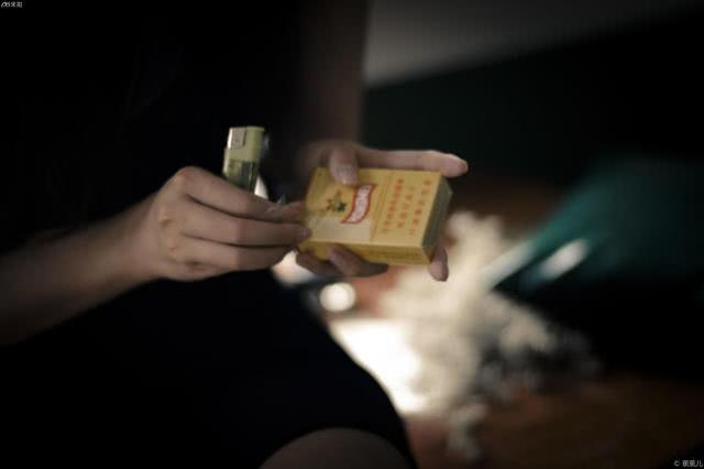 她拍下青春故事中的“上瘾”,有种不可名状的性感