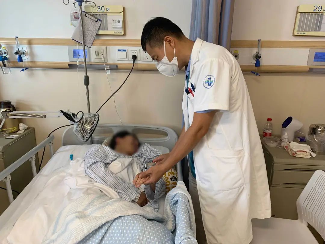 脖子酸痛,女白领这样做,9小时后竟瘫痪!这习惯很多人有