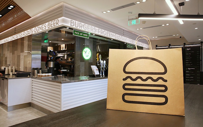 Shake Shack在上海虹桥机场开了家新店,邀请人们乘坐“人气汉堡航班”