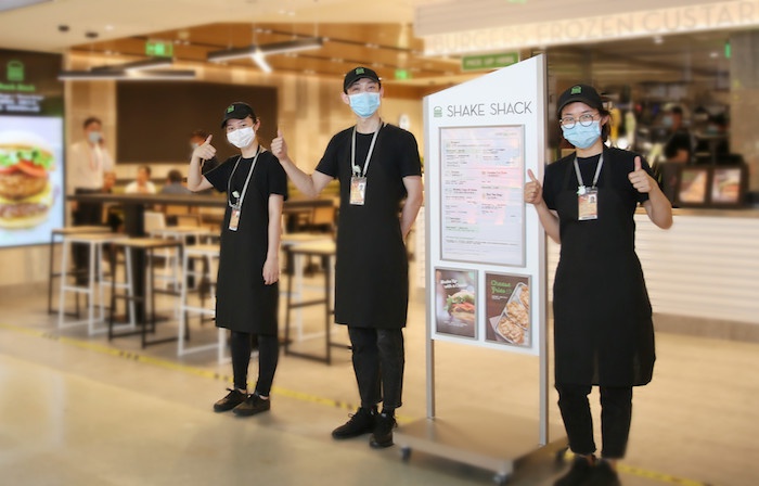 Shake Shack在上海虹桥机场开了家新店,邀请人们乘坐“人气汉堡航班”