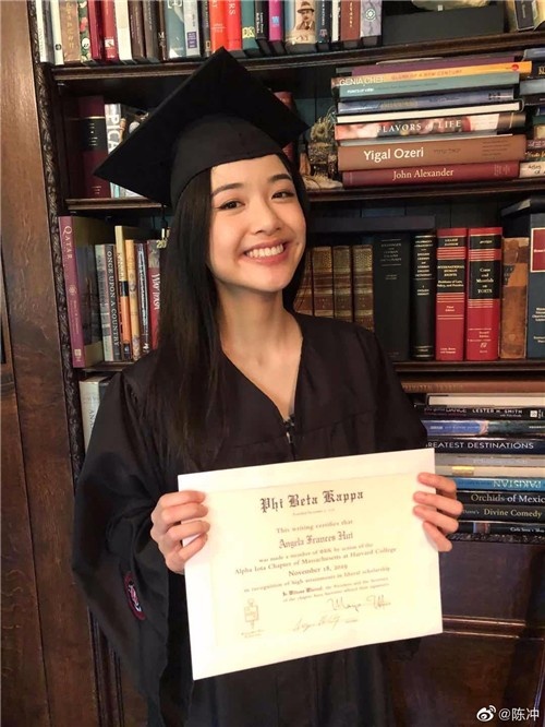 陈冲大女儿哈佛毕业照曝光 笑容甜美神似母亲