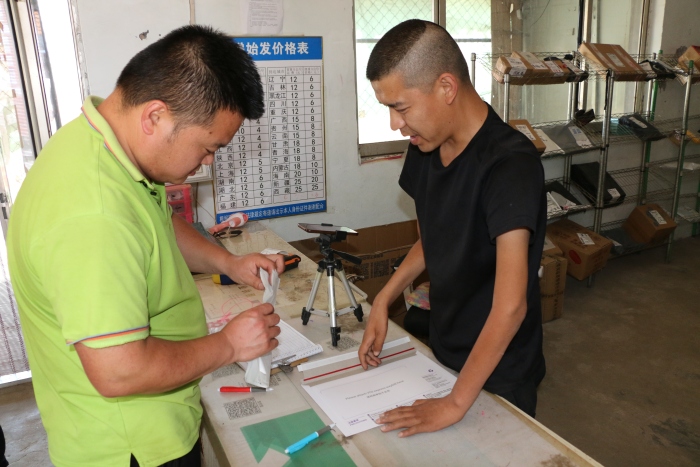 滨州市邮政管理局:“快快合作”破解农村快递服务“最后一公里”难题