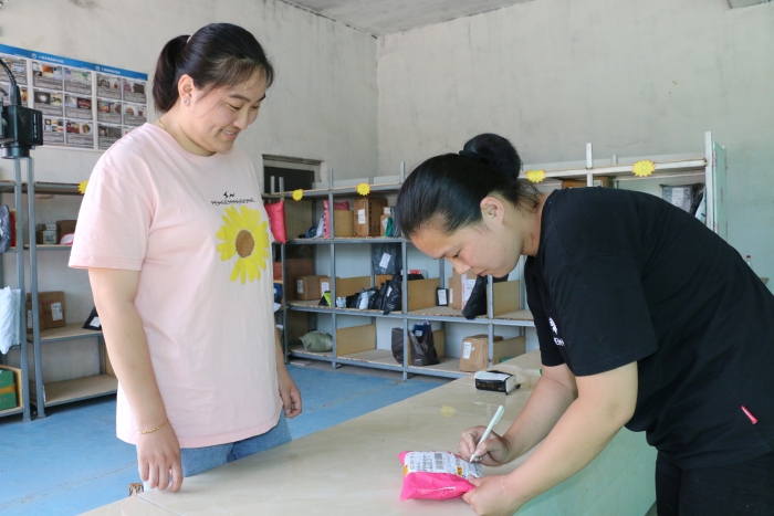 滨州市邮政管理局:“快快合作”破解农村快递服务“最后一公里”难题